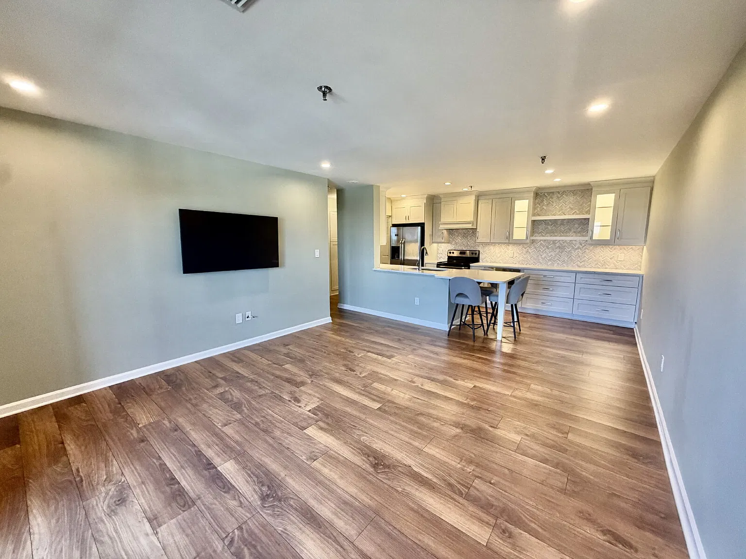 1 bed, 1.0 bath, 760 sqft, $1,900 — Photo 3