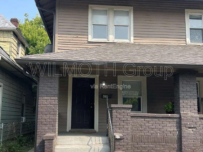 4212 E Washington St — Photo 1