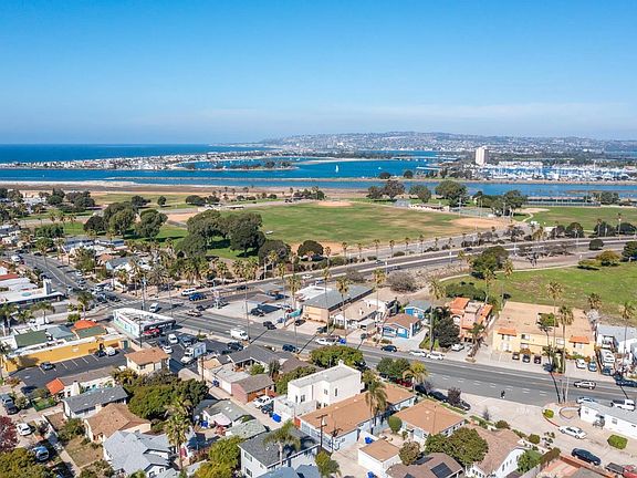 2nd image of 4774-4780 W Point Loma Blvd