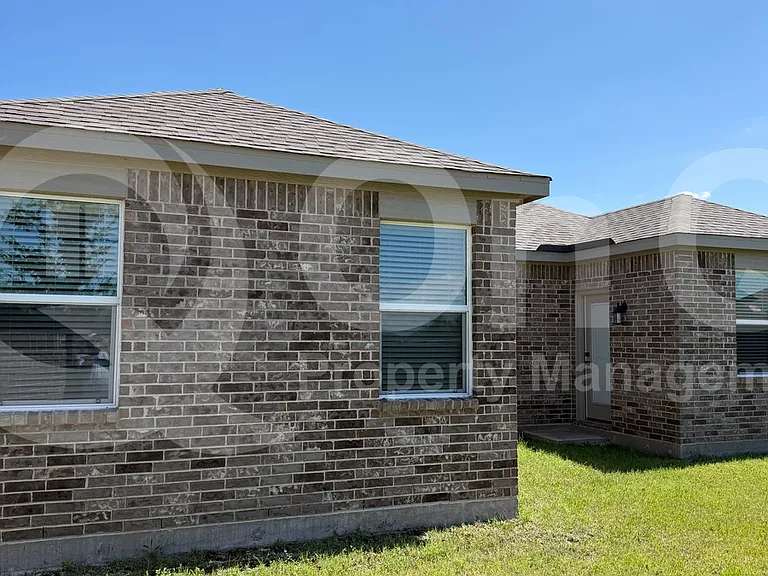 904 Emerson Dr — Photo 23