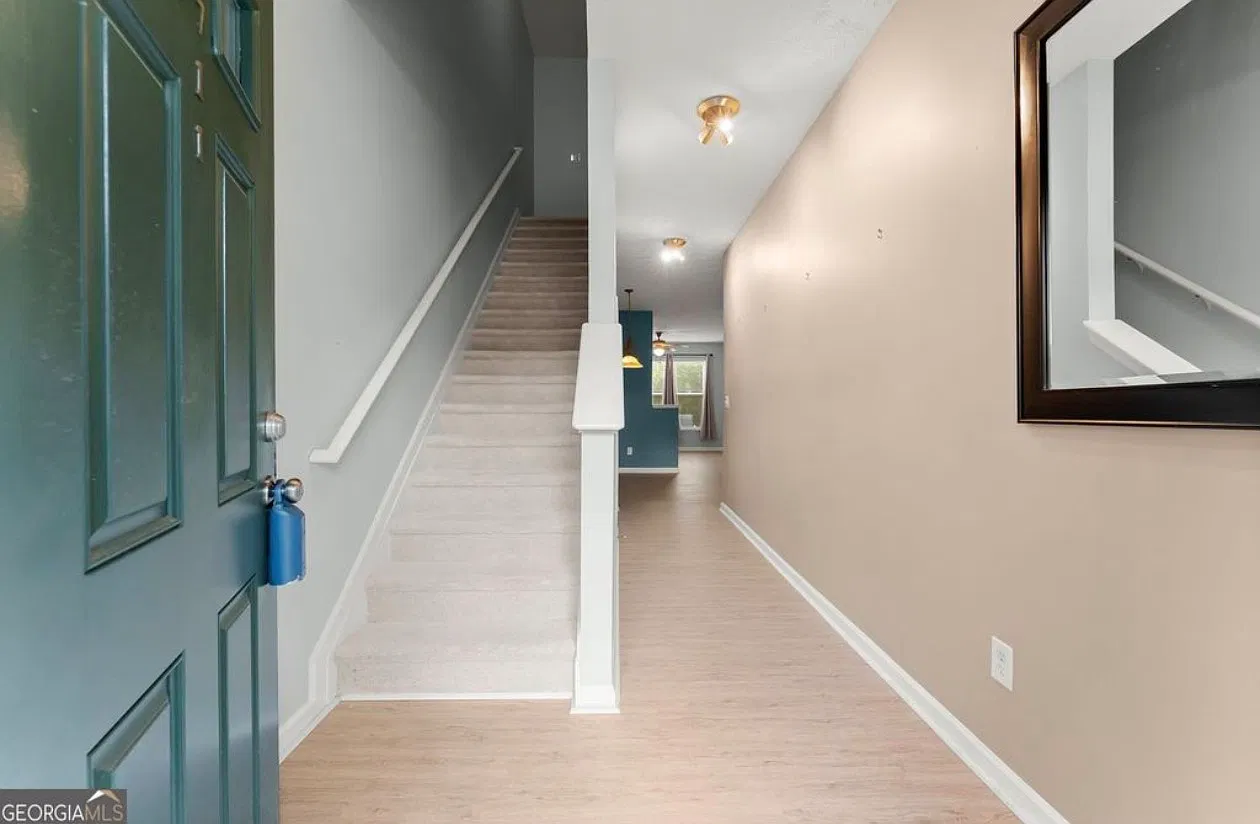 3 bed, 2.5 bath, 1510 sqft, $2,050 — Photo 3