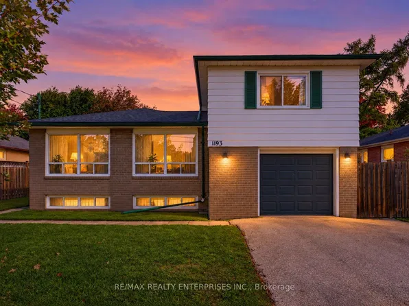 1193 Whittington Rd, Mississauga, ON L5J 3J8