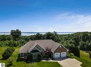 10037 Palisades Ln, Suttons Bay, MI 49682
