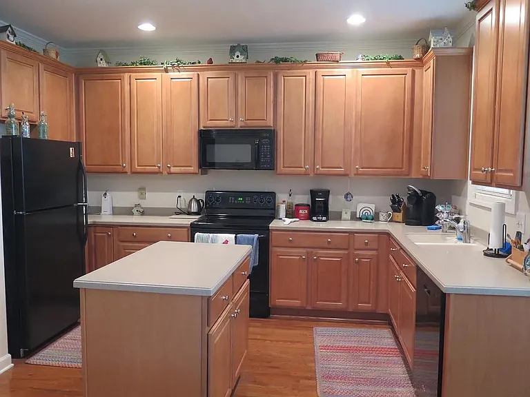 3645 Edgemont Dr #0 — Photo 2