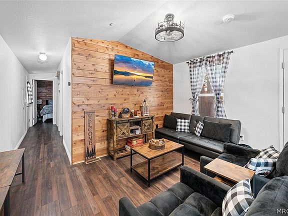 2nd image of 201 Maple Ln