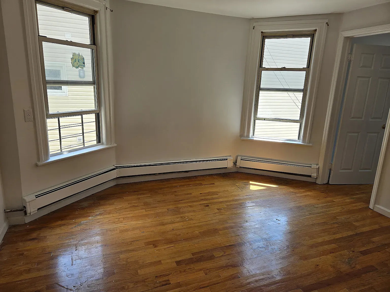 606 East Third Street — Photo 2
