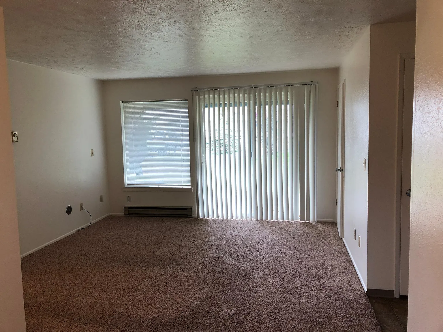 2 bed, 750 sqft, $950 — Photo 2