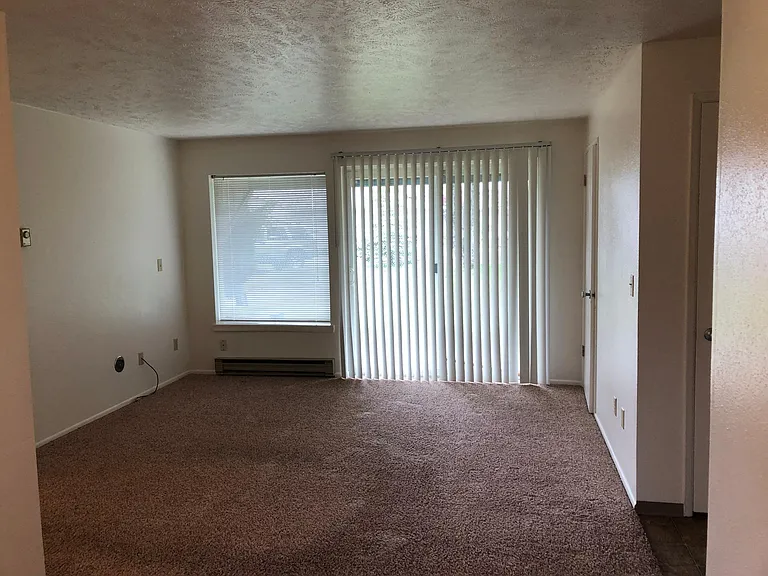 921 SE Klemgard St #E1 — Photo 2