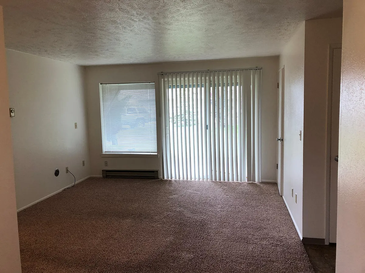 Building Photo - 921 SE Klemgard St #E1