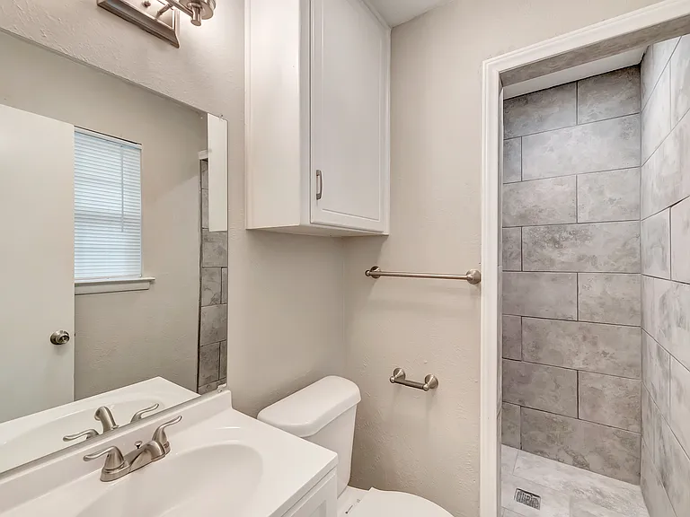 2833 Kingsbury Ave — Photo 20