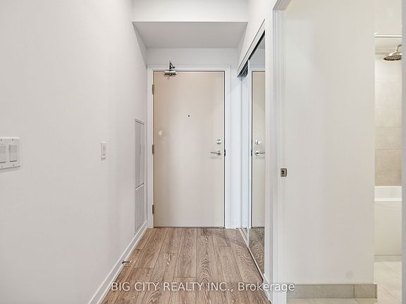 2nd image of 2020 Bathurst St #1202