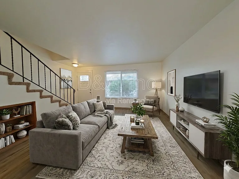136 NE Conifer Blvd #3 — Photo 2