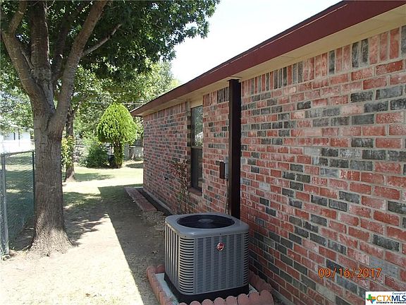3rd image of 2501 Hemlock Dr