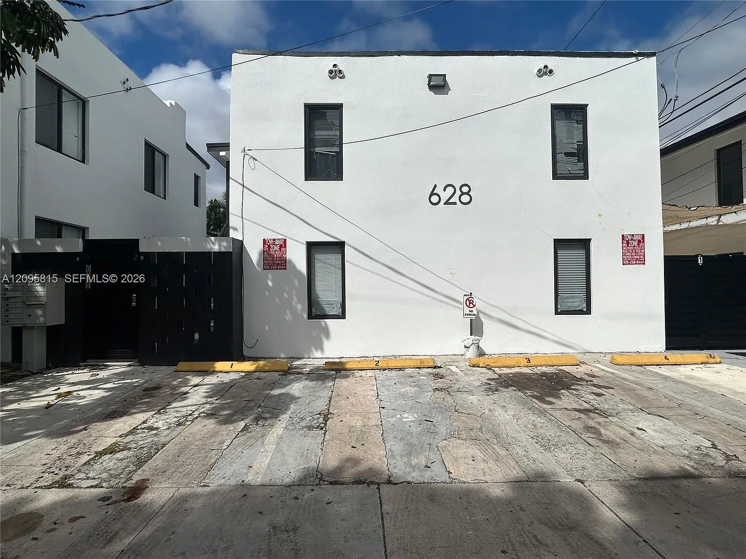 628 SW 21st Ave — Photo 2