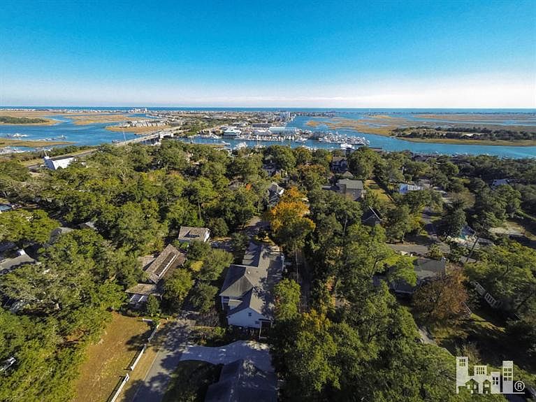 2nd image of 2249 Bel Arbor Pl