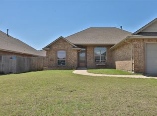 1008 SW 43rd St, Moore, OK 73160