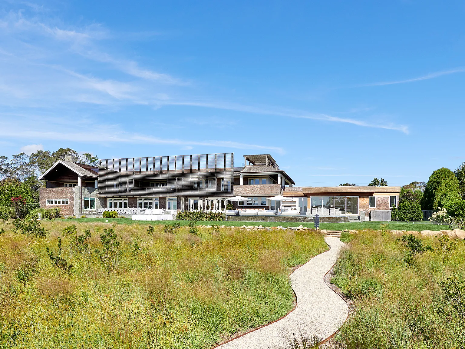 Turn-Key Waterfront Home With Bay Access — Photo 2