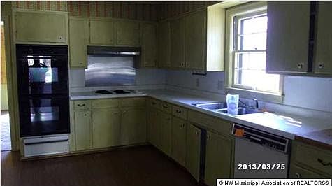 4th image of 1505 Holly St