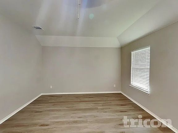 4th image of 639 Excelsior Dr #1