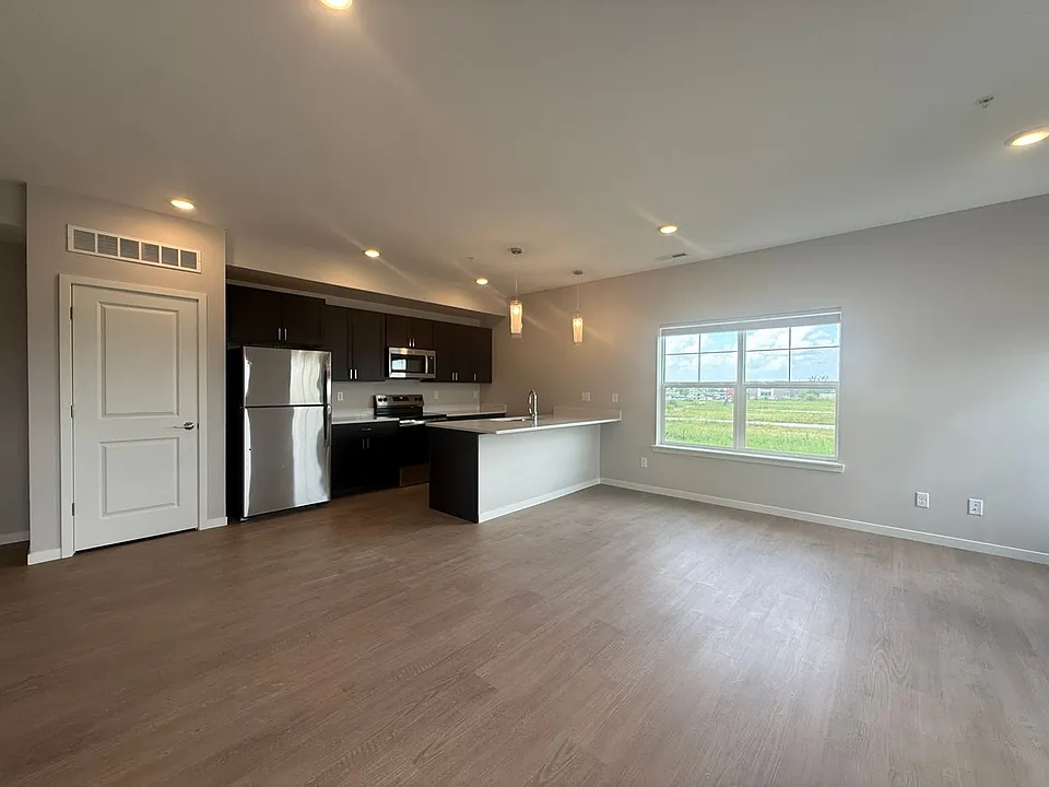 152 Russell Dr NE