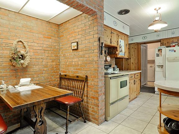 5th image of 78 E Brookdale Ln