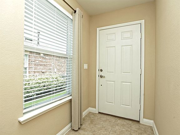 4th image of 308 Salado Creek Ln