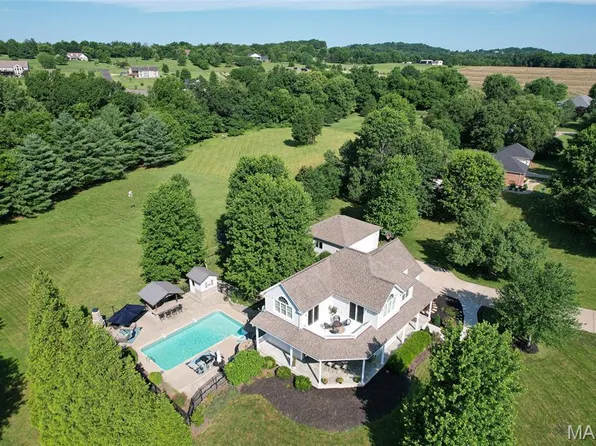 133 Pennant Dr, Washington, MO 63090