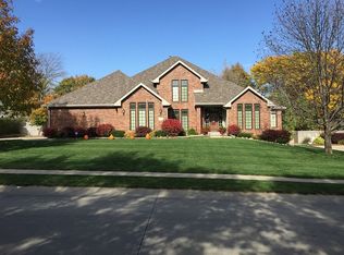 15942 Burt St, Omaha, NE 68118