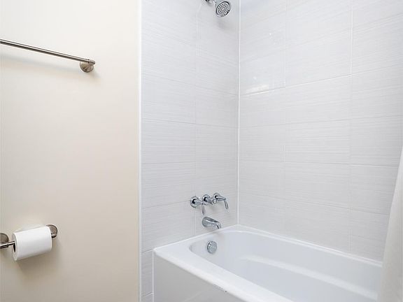 2nd image of 7614 Oak Park Ave