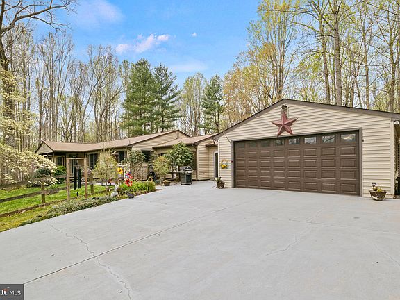 2nd image of 4162 Queens Ln