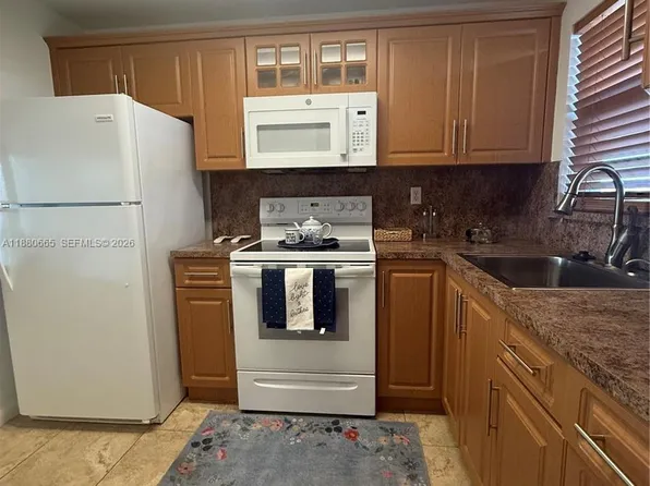 8345 Sunrise Lakes Blvd APT 309, Fort Lauderdale, FL 33322