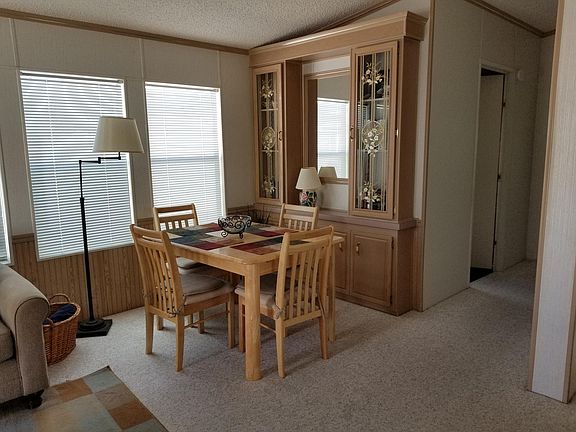 3rd image of 898 Nettles Blvd