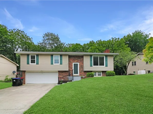 1439 Grandview Dr, Warrensburg, MO 64093