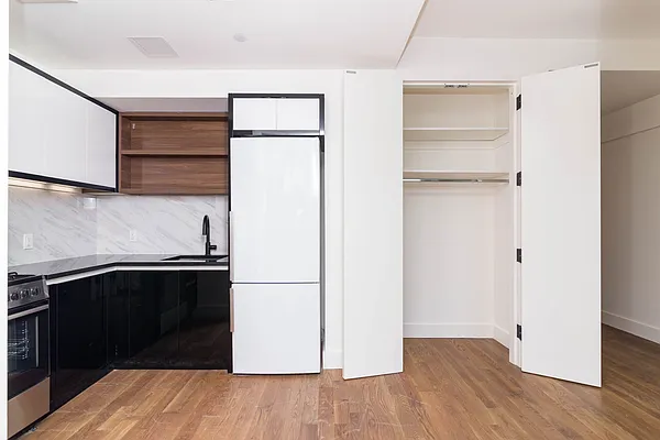 Rented by Nooklyn NYC LLC | media 54