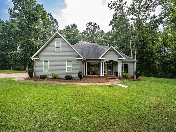 3rd image of 250 Manor Ct