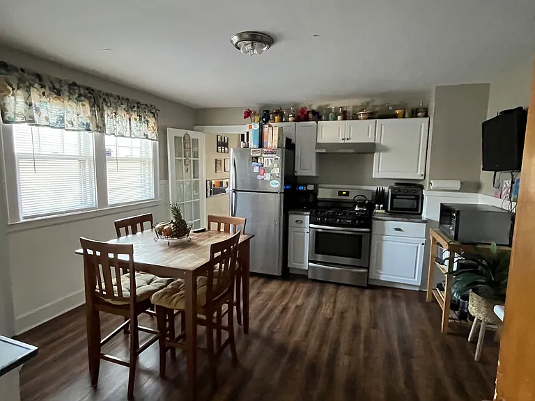 1216 Hammond Ave — Photo 2
