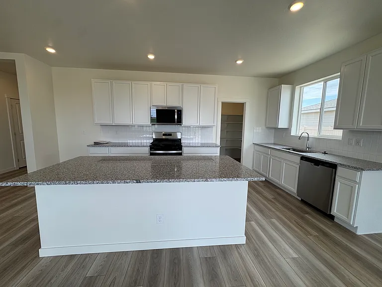 7656 E Bullhead St — Photo 4