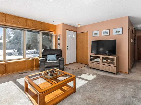 4th image of 9616 S Assiniboine Rd SE