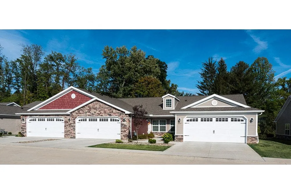 Apartments in a Charming Neighborhood Setting - Redwood Macedonia