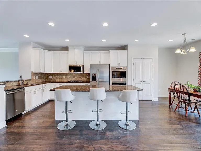 1008 Drayman Pl — Photo 6