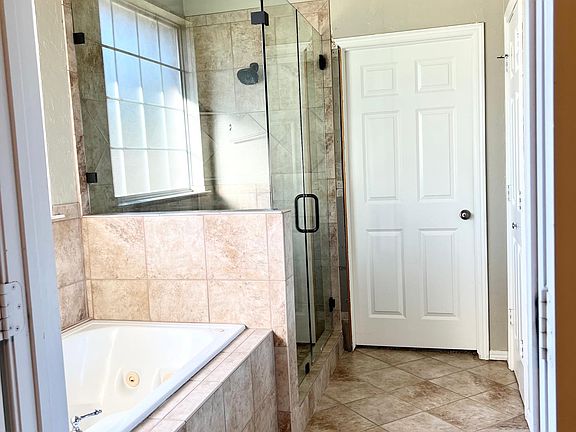 5th image of 2316 Brenton Dr