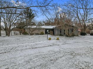 201 Woodruff Lake Rd, Highland, MI 48357