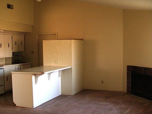 KITCHEN HAS A BAR
