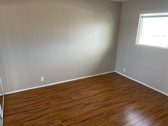 4th image of 2070 Sahara Dr