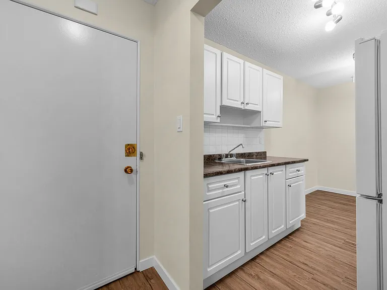 5130 Irving St — Photo 9