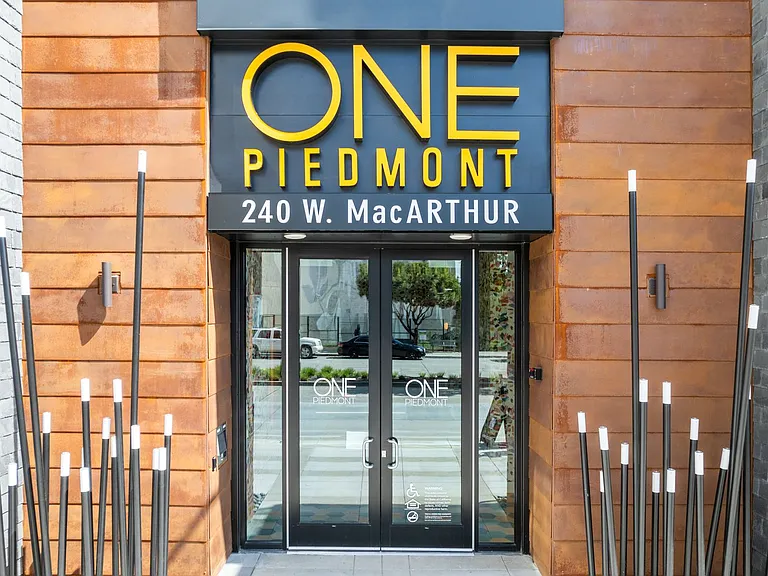 240 W Macarthur Blvd — Photo 19