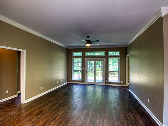3rd image of 523 Callahan Dr