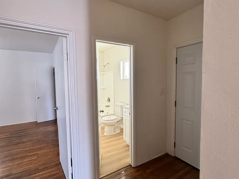 3863-67 Franklin Ave #3865 — Photo 9