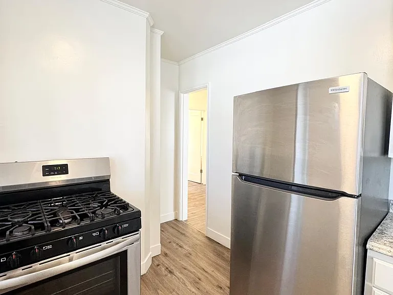 1043 1/2 S Norton Ave #1043-1/2 — Photo 7