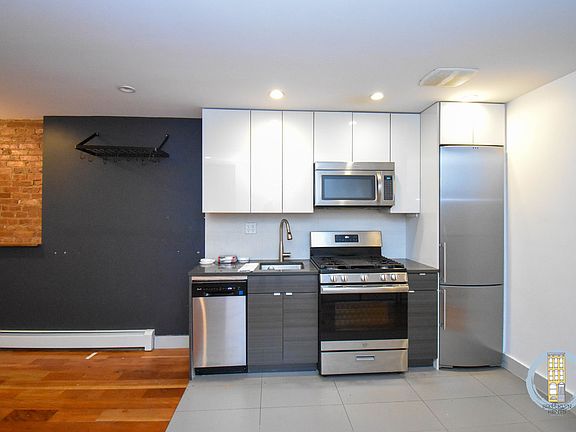 5th image of 678 Saint Marks Ave